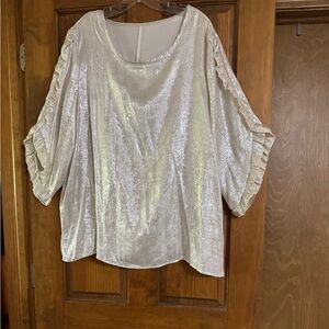 Source Unknown Women's Shimmering Cream Blouse PTP 25 inches
